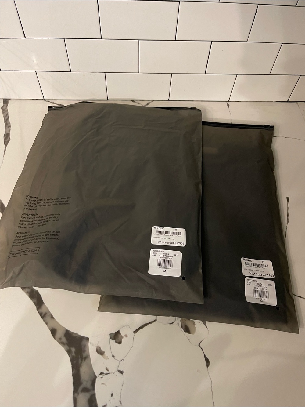 Mens Black Essentials Set. Shirt and short. Size M. - Picture 9 of 9